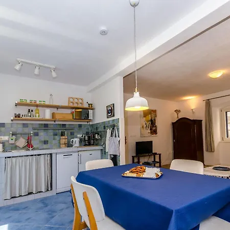 Center Appartement Jelsa (Hvar)